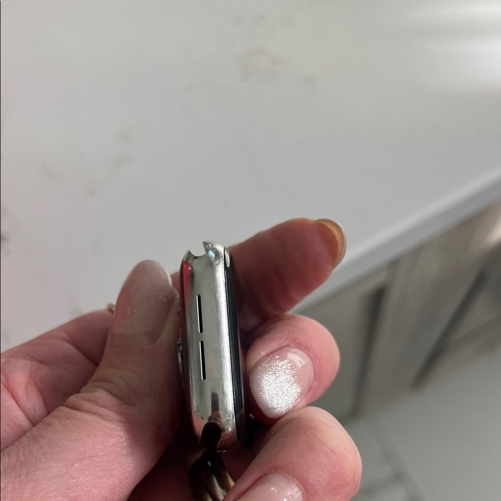 Apple Watch Series 6 in Silver - Picture 4 of 11